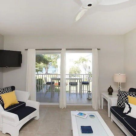 Villas Of The Galleon Seven Mile Beach Экстерьер фото