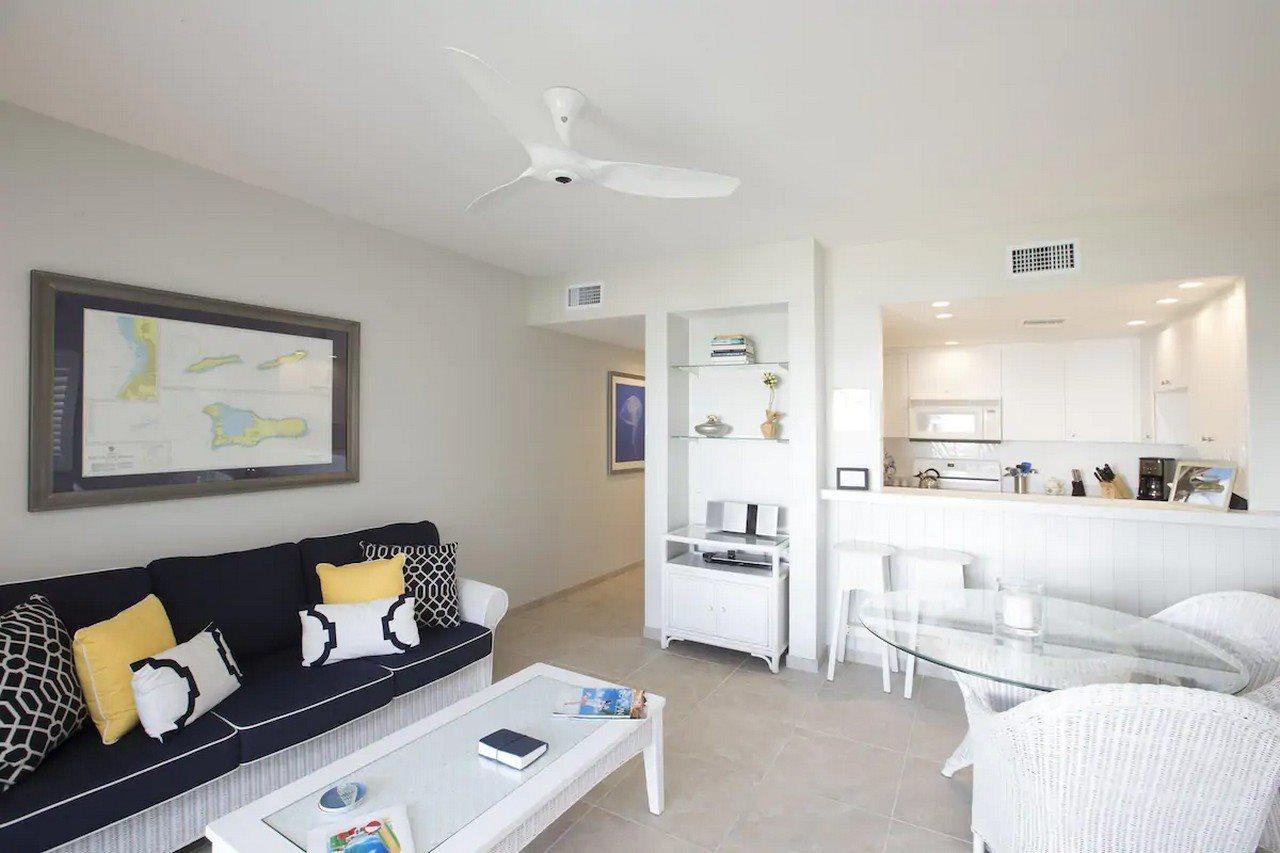 Villas Of The Galleon Seven Mile Beach Экстерьер фото