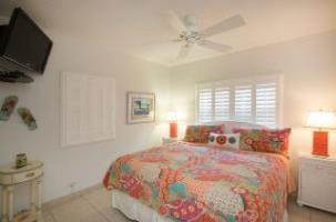 Villas Of The Galleon Seven Mile Beach Экстерьер фото