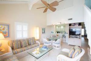 Villas Of The Galleon Seven Mile Beach Экстерьер фото