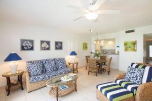 Villas Of The Galleon Seven Mile Beach Экстерьер фото