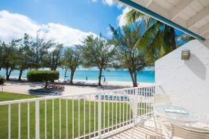 Villas Of The Galleon Seven Mile Beach Экстерьер фото