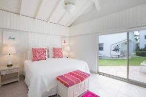 Villas Of The Galleon Seven Mile Beach Экстерьер фото