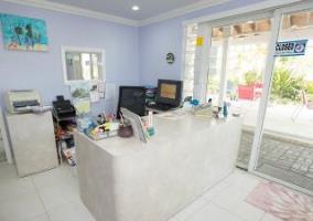 Villas Of The Galleon Seven Mile Beach Экстерьер фото